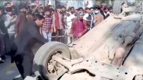 O primeiro-ministro paquistanês descreve o assassinato de uma multidão como 