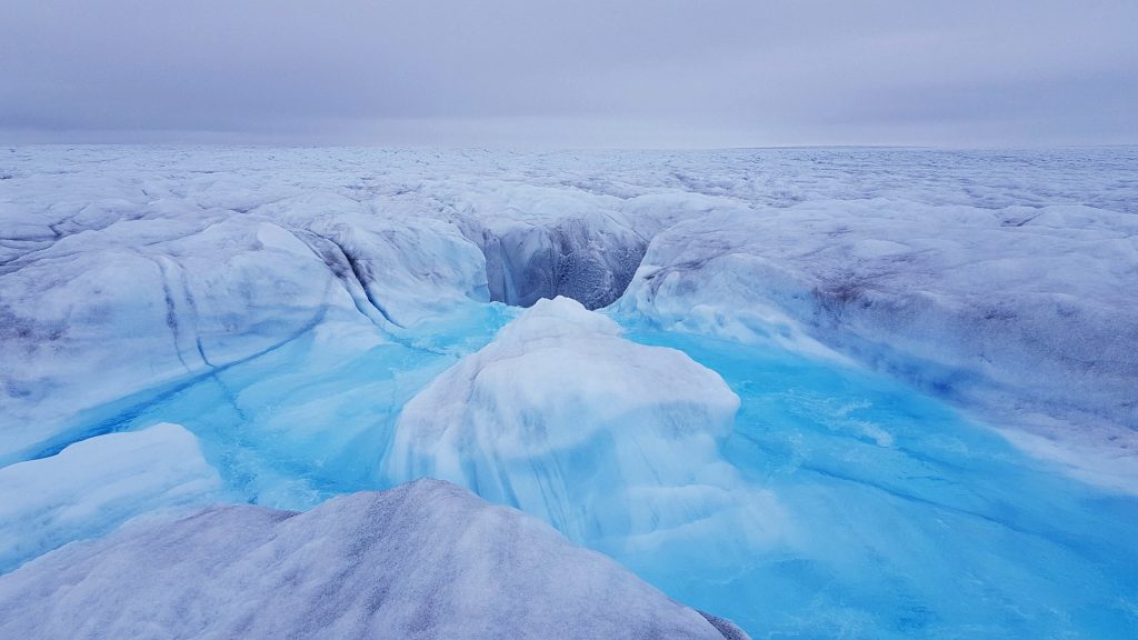 A taxa acelerada de derretimento torna o manto de gelo da Groenlândia a maior barragem do mundo