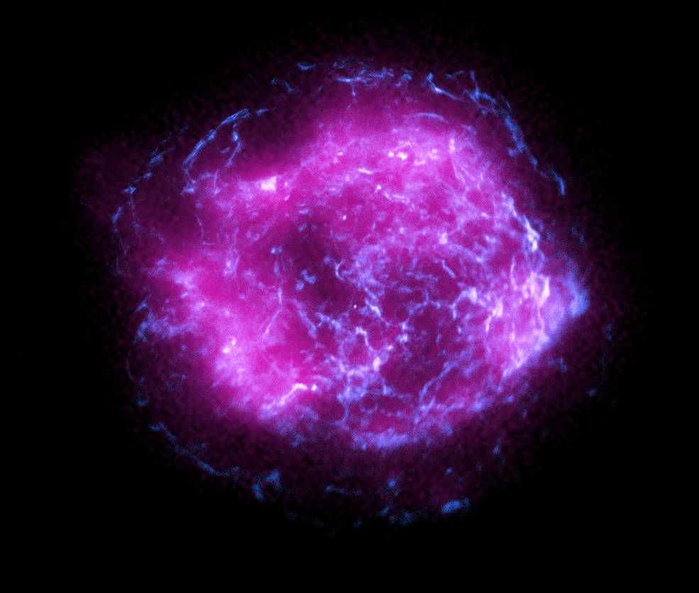 A primeira imagem do novo telescópio de raios-X IXPE da NASA parece uma bola de relâmpago roxo