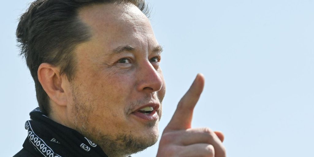 Elon Musk, CEO da Tesla, quer que Biden lhe dê crédito por comprar veículos elétricos