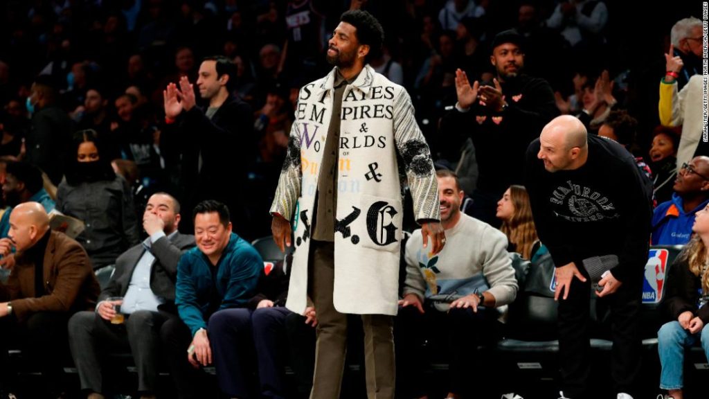 Kyrie Irving: NBA multa Brooklyn Nets em US $ 50.000 por permitir que jogador entre no vestiário da equipe