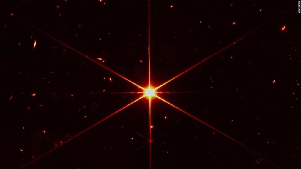 O Telescópio Espacial James Webb compartilha uma nova imagem após atingir o estágio da óptica