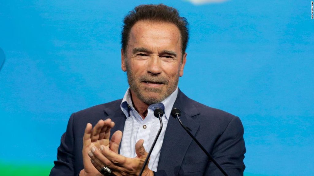 Mensagem em vídeo de Arnold Schwarzenegger pede aos russos que superem a desinformação do governo