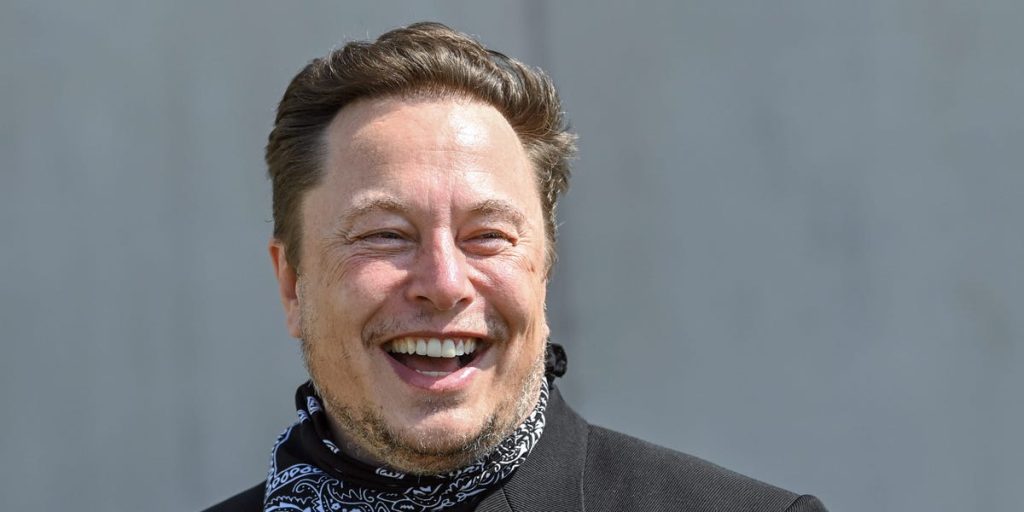 Elon Musk diz que vai para uma área de alta radiação e come "alimentos cultivados localmente na TV"