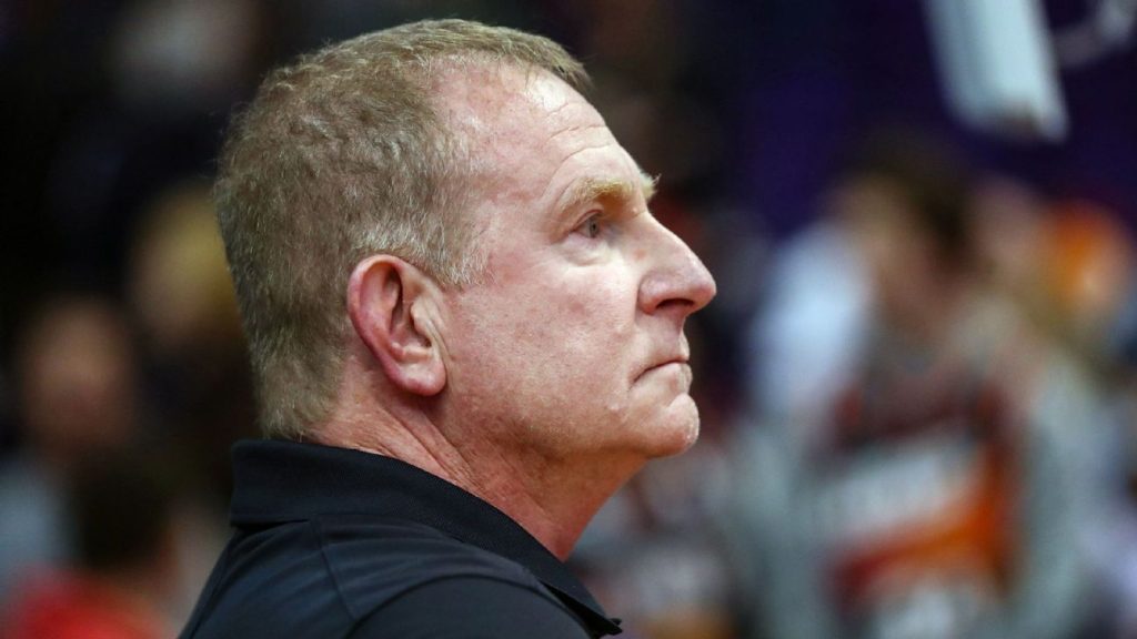 Pastor Al Sharpton pede que a NBA encerre a investigação do Phoenix Suns e remova o proprietário Robert Sarver