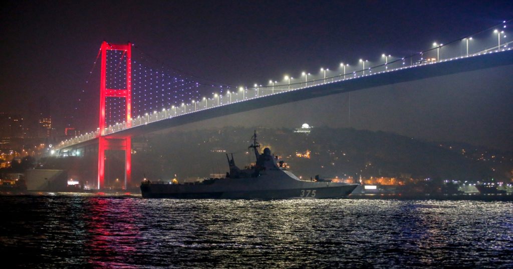 Turquia adverte contra o trânsito de navios de guerra de seu estreito  Notícias da crise russo-ucraniana
