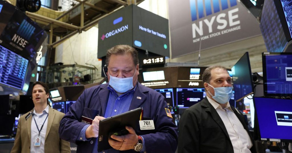 Wall Street cai à medida que os preços do petróleo sobem, Nasdaq confirma mercado em baixa