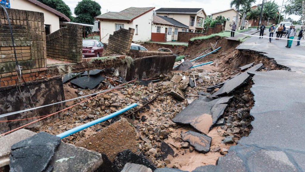 Inundações na África do Sul mataram 259 pessoas e destruíram estradas