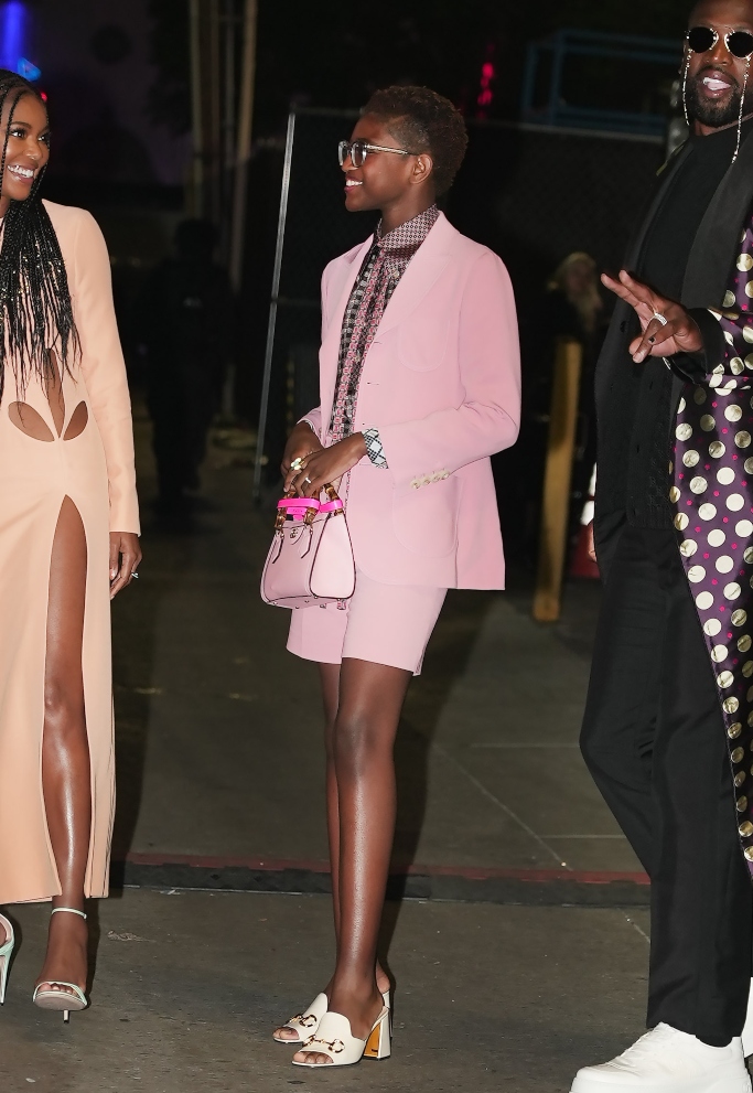 Zaya Wade, Gucci, terno rosa, sapatos mule, desfile de moda Gucci Love Parade