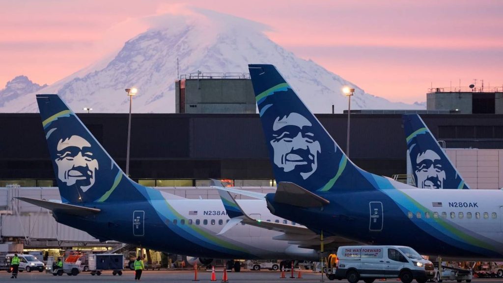 Alaska Airlines cancela mais de 120 voos, alerta para interrupções no fim de semana - KIRO 7 News Seattle