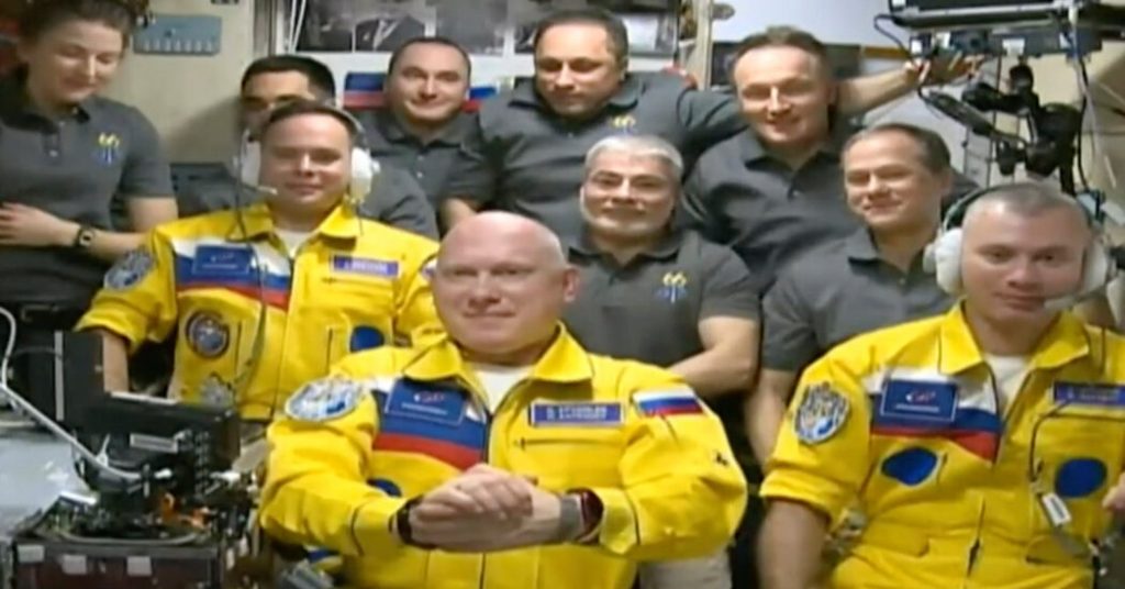 Astronauta da NASA disse que os trajes de voo dos russos não eram uma declaração política