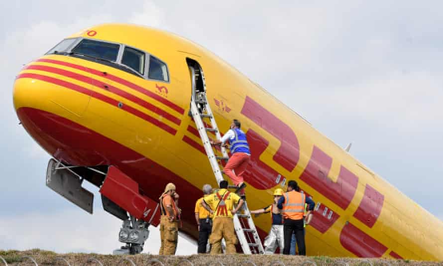 Avião de carga da DHL após pouso de emergência na Costa Rica