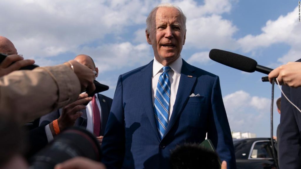Biden diz que está tomando uma decisão sobre enviar um alto funcionário administrativo para a Ucrânia