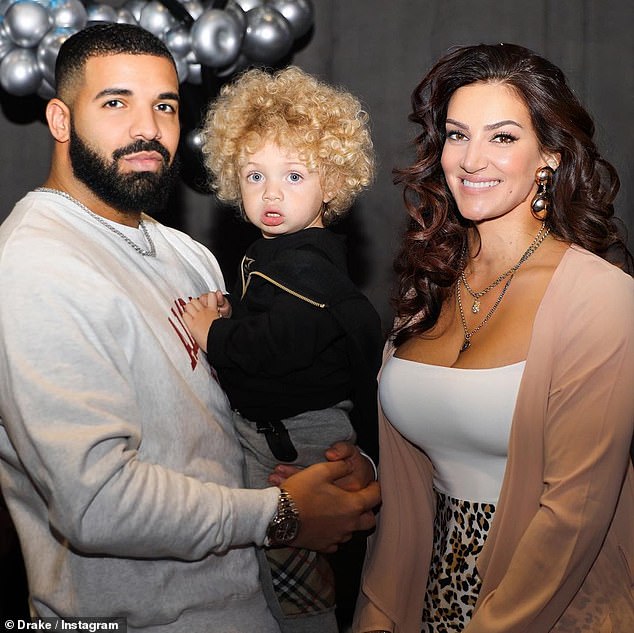 Co-pais: Drake e a mãe do menino, Sophie Brousseau, não estão namorando exclusivamente, mas parecem ter um relacionamento amigável