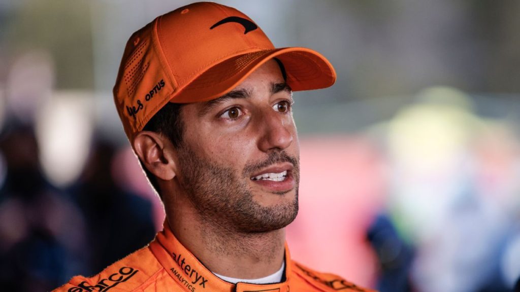 A pressão aumenta sobre Daniel Ricciardo quando a McLaren estende o acordo Bateaux-Award