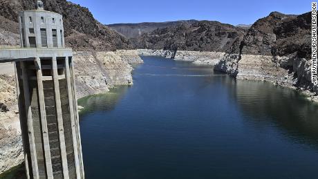O nível da água do Lago Mead, abaixo das expectativas, pode cair mais 12 pés ao cair