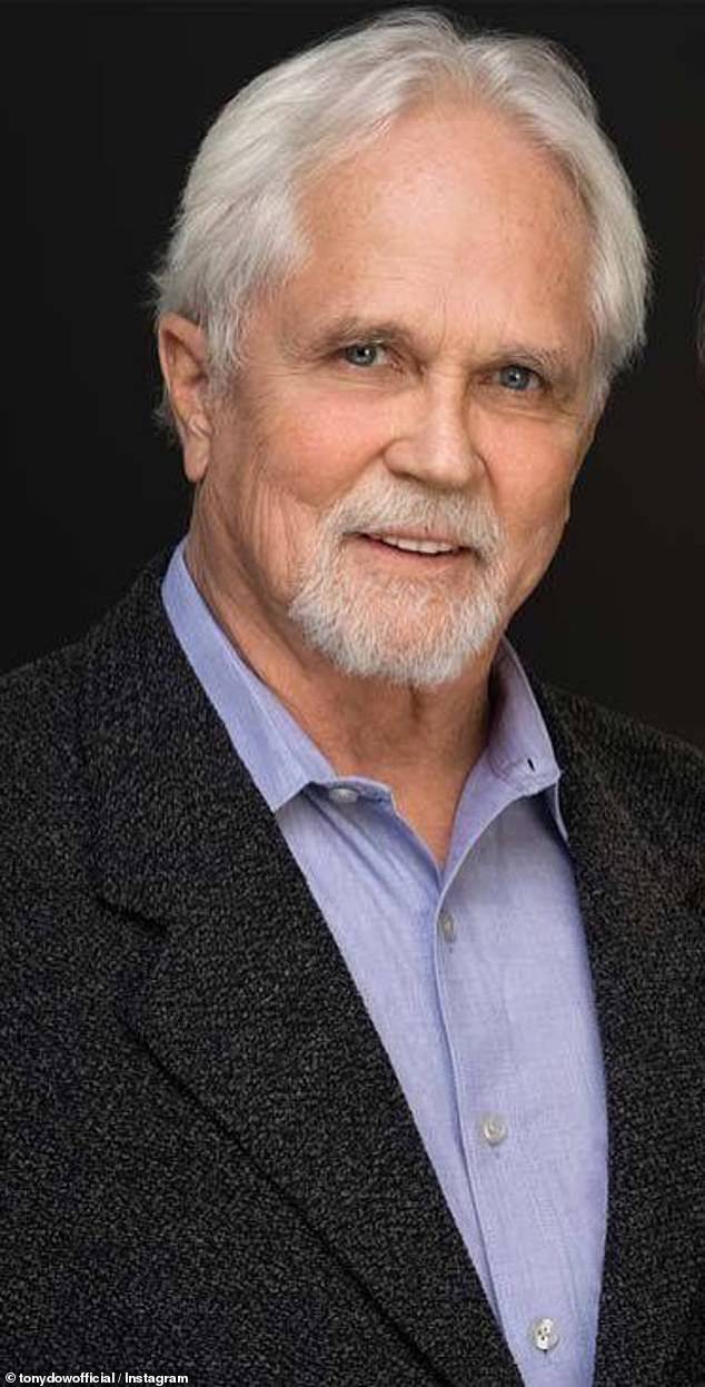 O mais recente: o ator de Beaver, Tony Dow, 77, disse na quinta-feira que foi diagnosticado com câncer.  O ator foi filmado em 2018 em Connecticut
