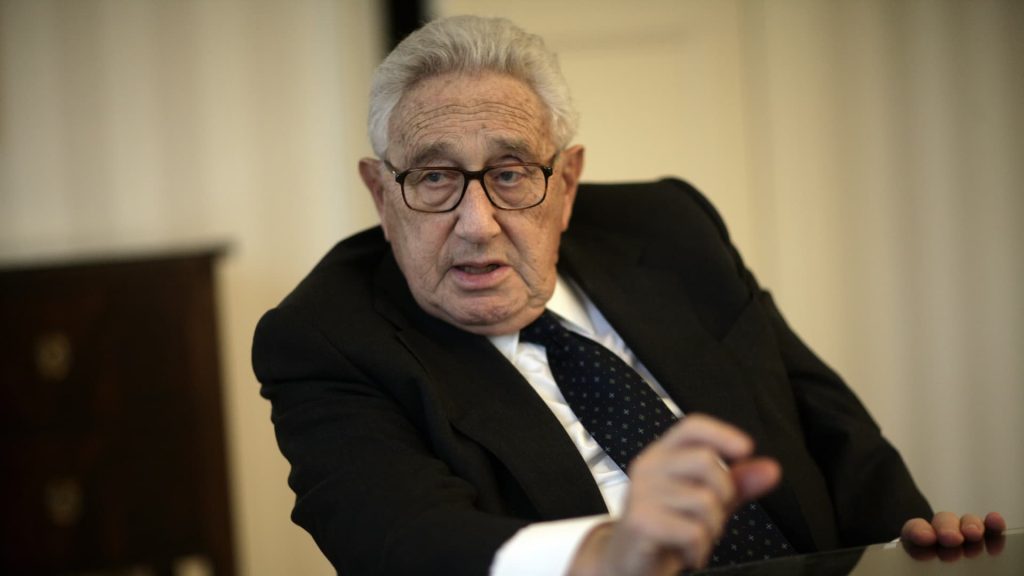 Ucrânia rejeita proposta de Kissinger de ceder território à Rússia