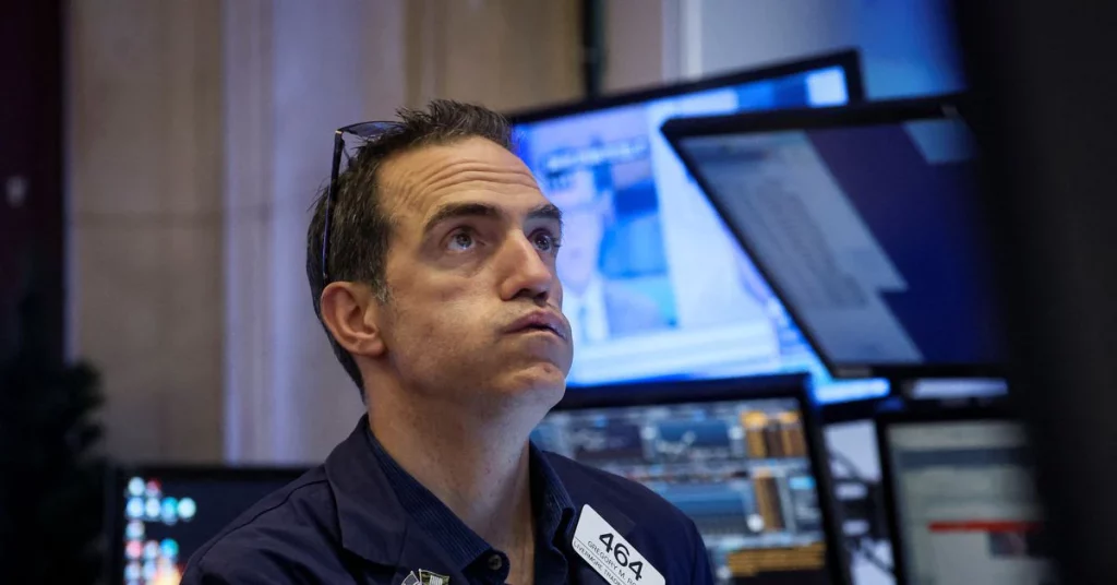 Wall Street está saltando com tecnologia e energia.  Notícias direcionadas pesam muito sobre os varejistas
