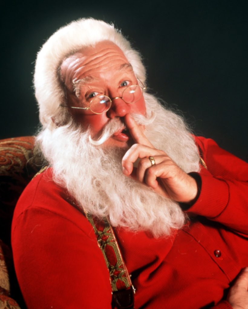 O ator Tim Allen posa para a câmera usando esta foto promocional sem data para seu novo filme, "Papai Noel 2." 