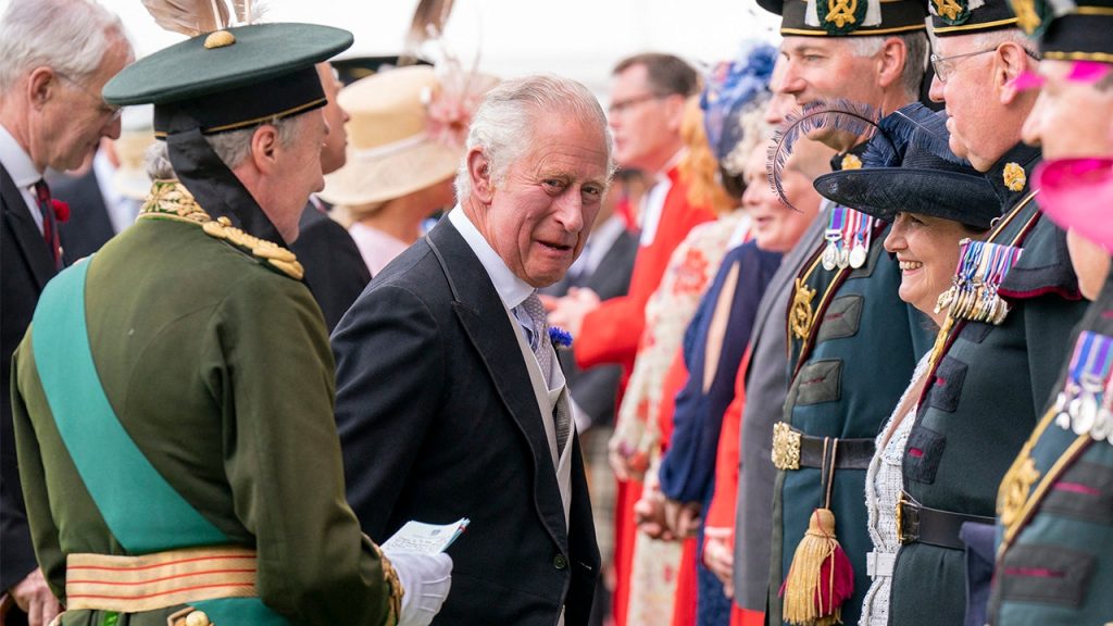 Príncipe Charles não receberá doações em dinheiro após o acidente com o saco de dinheiro