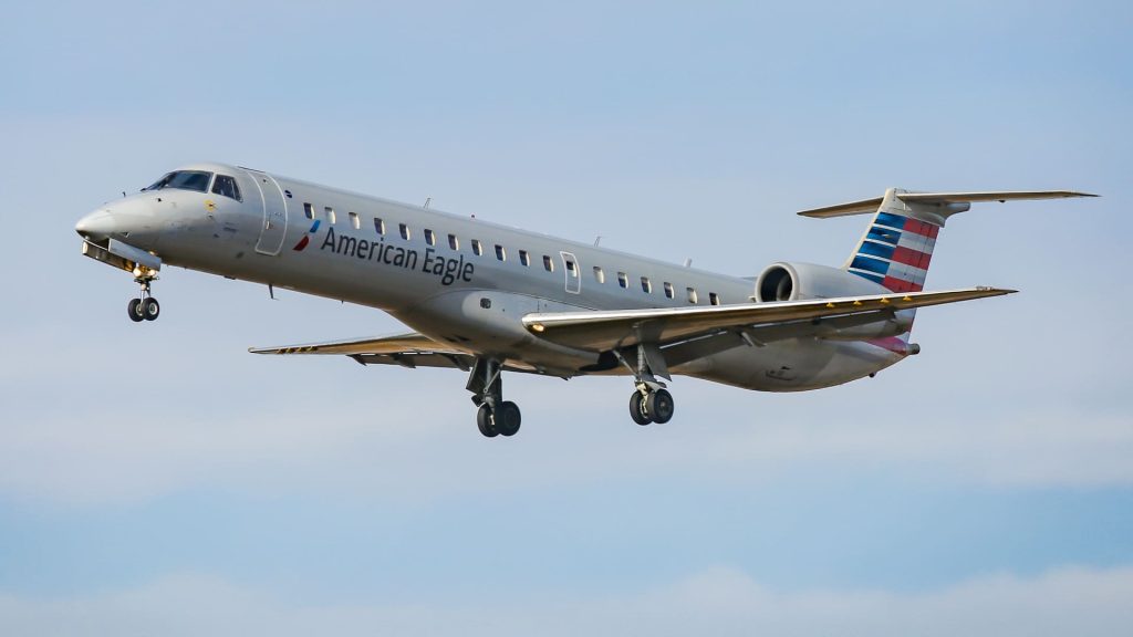 American Airlines está parando voos para Dubuque, Islip, Ithaca e Toledo