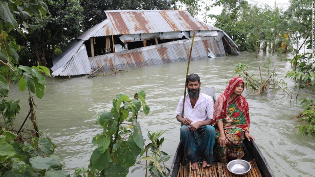 Inundações de monções em Bangladesh e na Índia afetam milhões