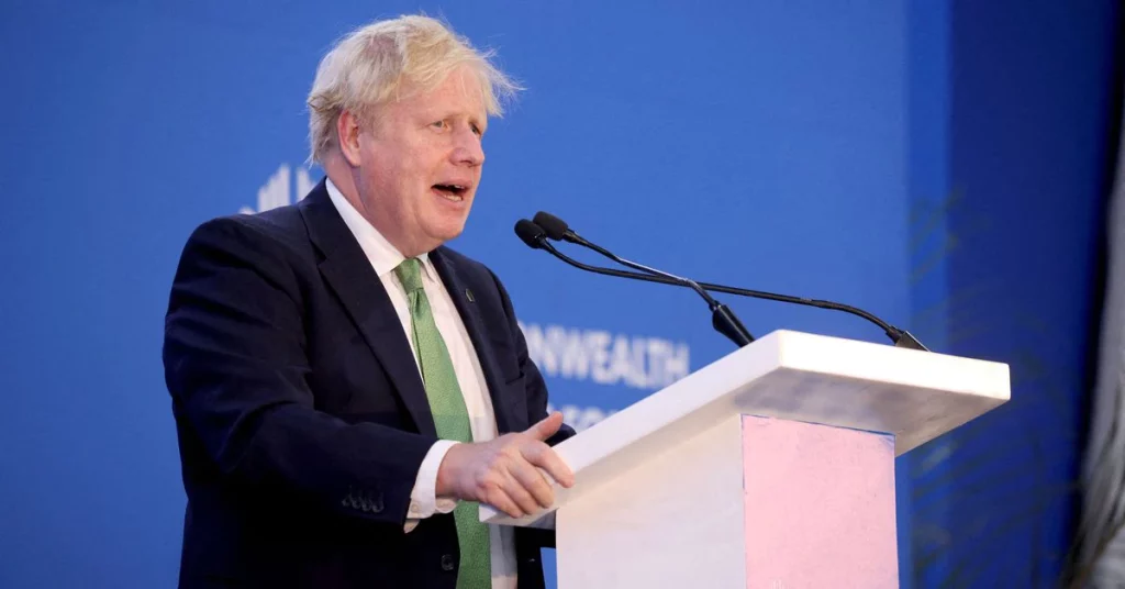 Primeiro-ministro britânico Boris Johnson sob pressão após perder dois assentos parlamentares