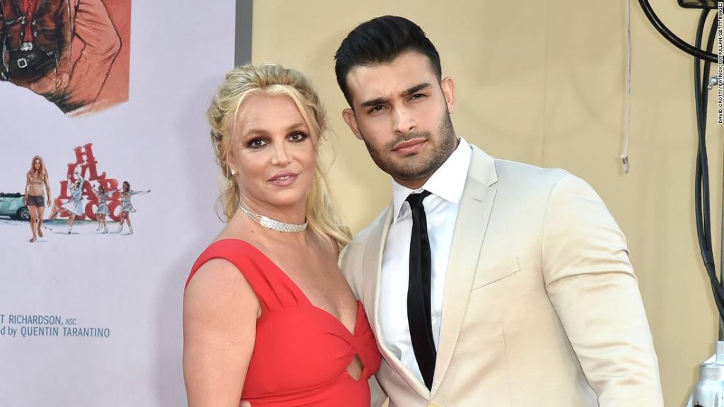Sam Ashghari diz que ele e Britney Spears continuam 'positivos' após aborto