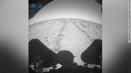 China divulga novas imagens do rover Zhurong Mars