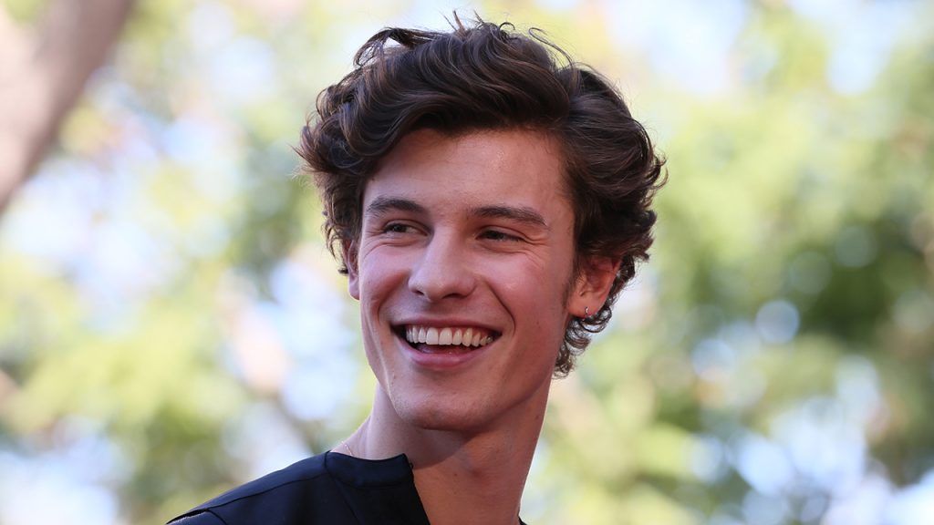 Shawn Mendes adia turnê mundial alegando 'saúde mental'