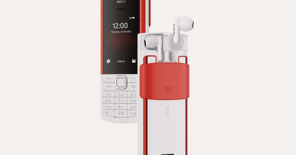 O novo telefone Nokia da HMD tem um carregador oculto para os fones de ouvido incluídos
