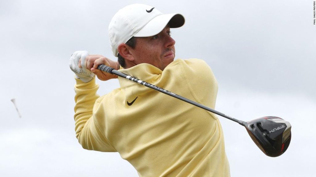 McIlroy acerta uma pedra velha - e quebra a mão de um funcionário do PGA Tour - na primeira rodada aberta repleta de ação
