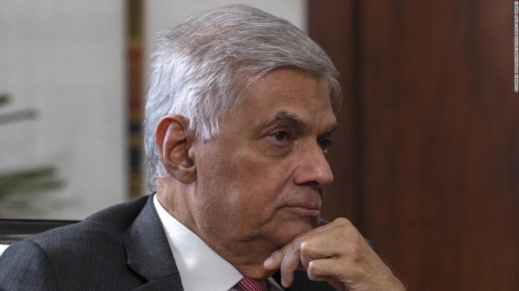 Sri Lanka: O presidente em exercício Ranil Wickremesinghe disse que o governo anterior estava "escondendo os fatos" sobre a crise financeira