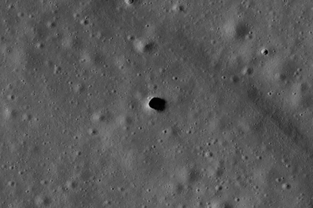 A câmera de terreno SELENE/Kaguya do Japão e o Multiband Imager capturaram a antiga região vulcânica da lua chamada Marius Hills.