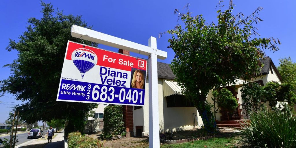 Economistas alertam que os preços das casas nos EUA devem cair à medida que a demanda 'cavou'