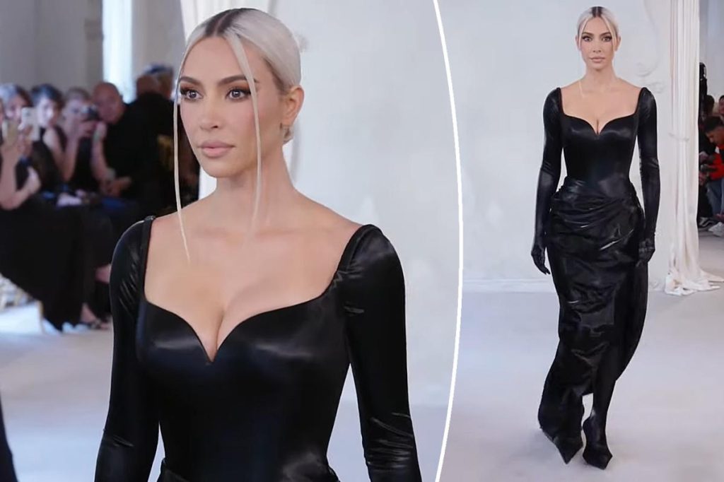 Kim Kardashian desfila na passarela da Balenciaga na Paris Fashion Week