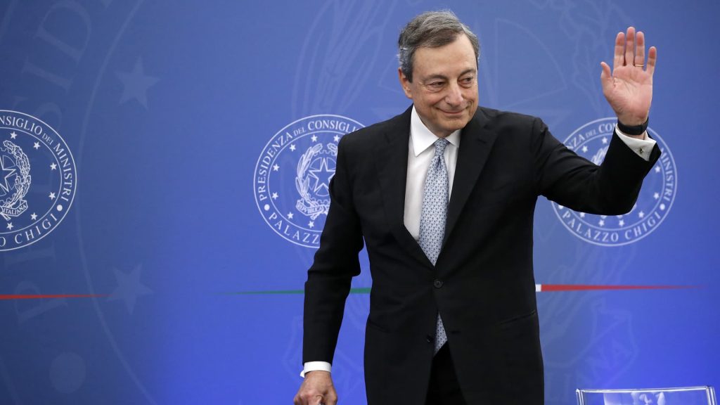 O primeiro-ministro italiano, Mario Draghi, apresenta sua renúncia após não conseguir reviver o governo