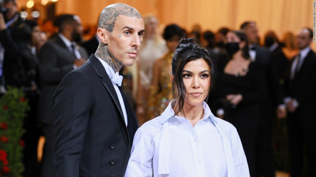 Travis Parker e Kourtney Kardashian quebram silêncio sobre hospitalização