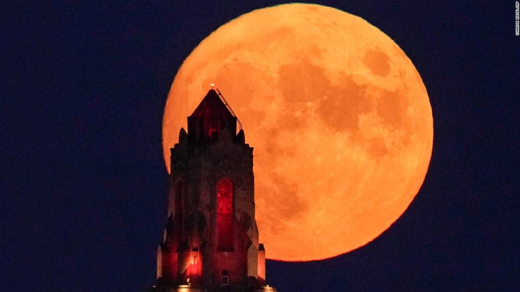 Lua Cheia de Agosto: Quando Ver a Lua Gigante do Esturjão