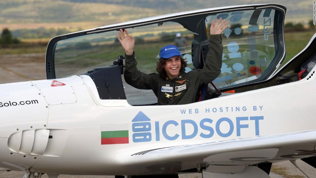 Mac Rutherford é a pessoa mais jovem a voar sozinho ao redor do mundo