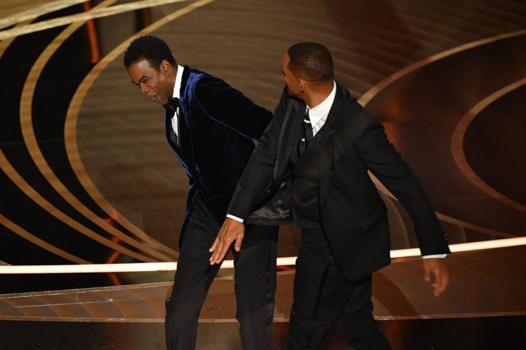 Chris Rock diz que recusou uma oferta para apresentar o Oscar 5 meses depois de dar um tapa em Will Smith