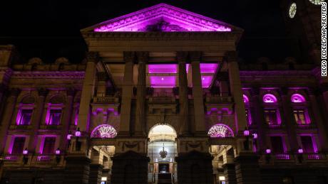 A Câmara Municipal de Melbourne fica rosa em 9 de agosto.