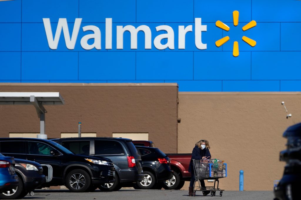 Walmart corta centenas de empregos corporativos após alertas de lucros mais baixos