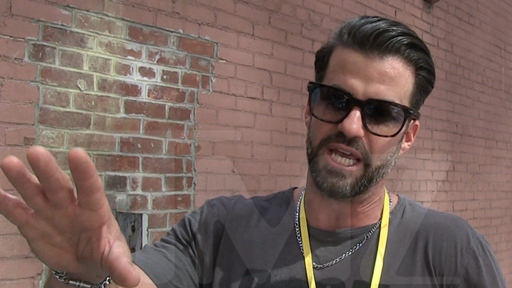 Johnny Bananas diz que Tyson Apostol não pode vencê-lo