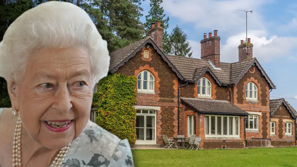 Queen Elizabeth's Garden Home no Airbnb reservado até 2024