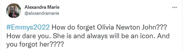Em resposta ao desdém, um fã twittou: 'Como você esquece Olivia Newton-John?  como você ousa.  Ela é e sempre será um ícone.  E você esqueceu?
