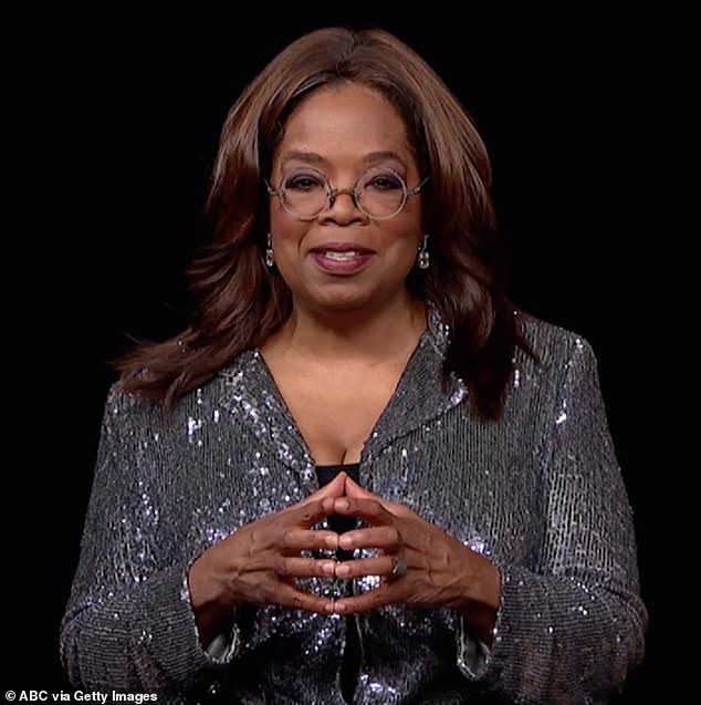 A mulher de 57 anos relembrou um jantar que teve com Oprah Winfrey, que desapareceu depois que começaram a falar sobre religião.