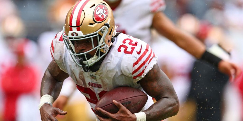 49ers adotam abordagem de ‘mão quente’ em segundo plano para substituir Elijah Mitchell