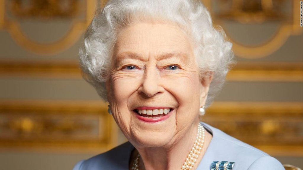 Palácio publica foto invisível da rainha sorrindo antes do funeral oficial